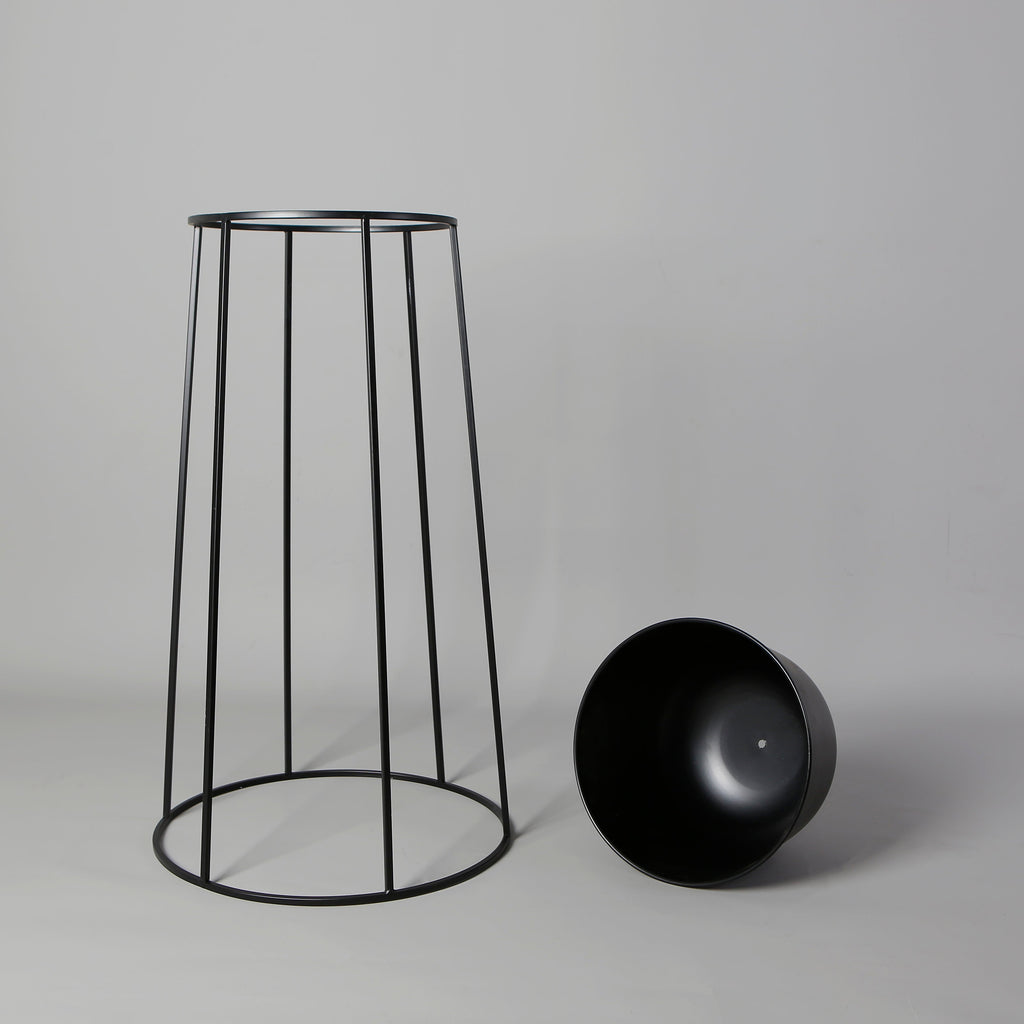 Nura Black Raised Metal Pot Planter 2.5’