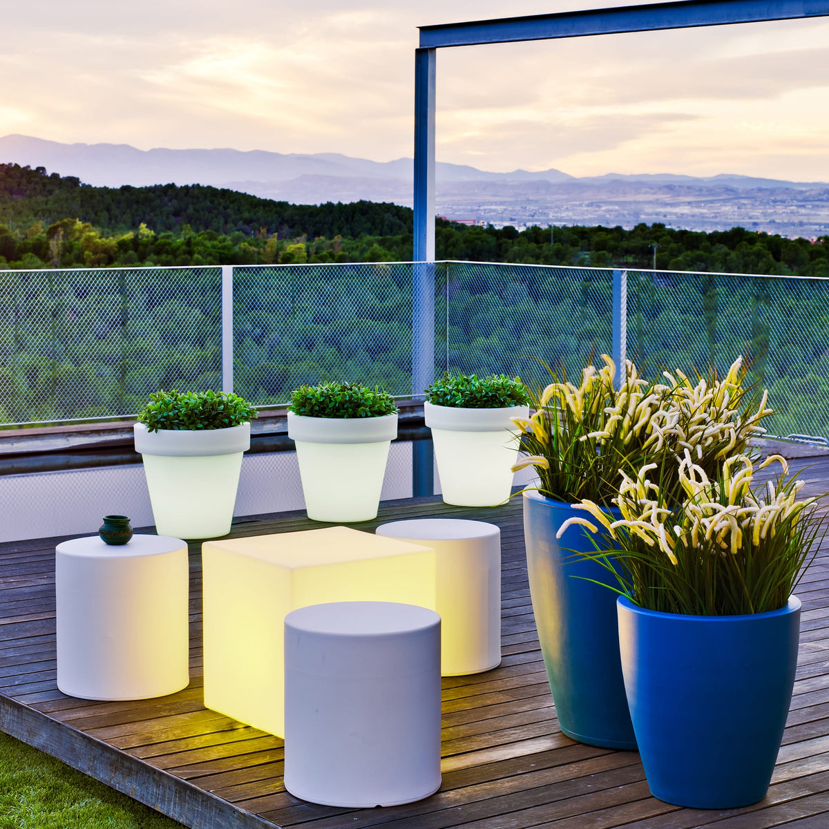 Magnolia<br> Solar & Rechargeable