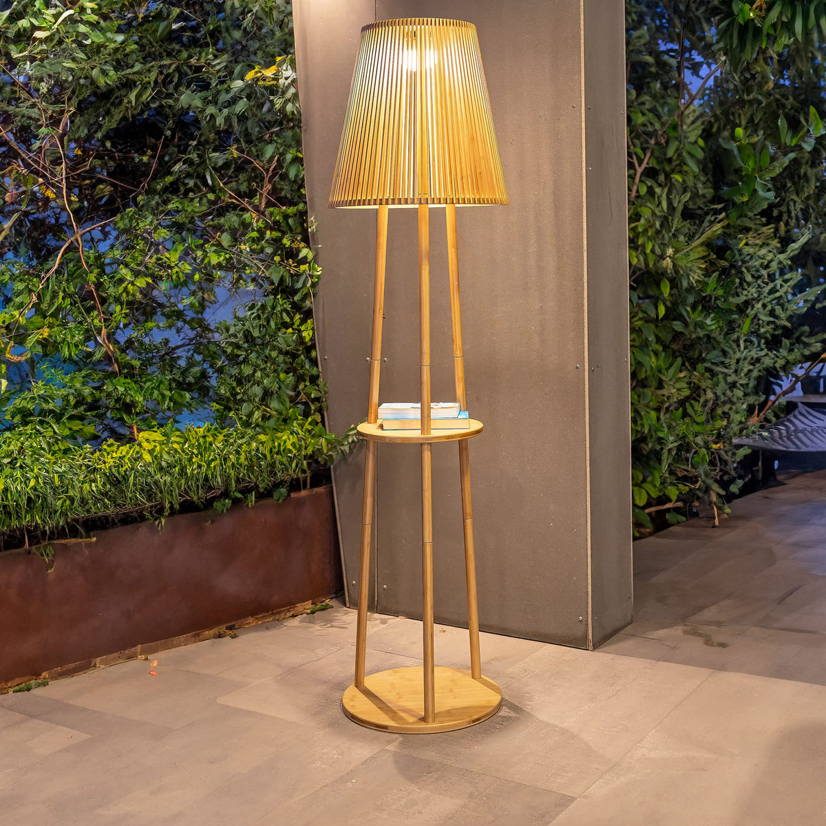 Okinawa<br> Solar-charged Floor Lamp