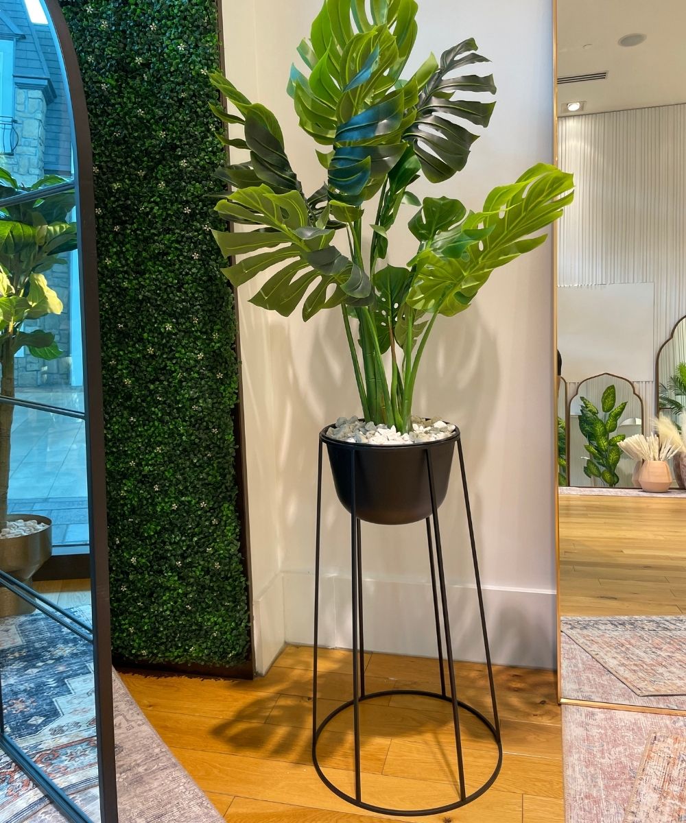 Nura Black Raised Metal Pot Planter 2.5’