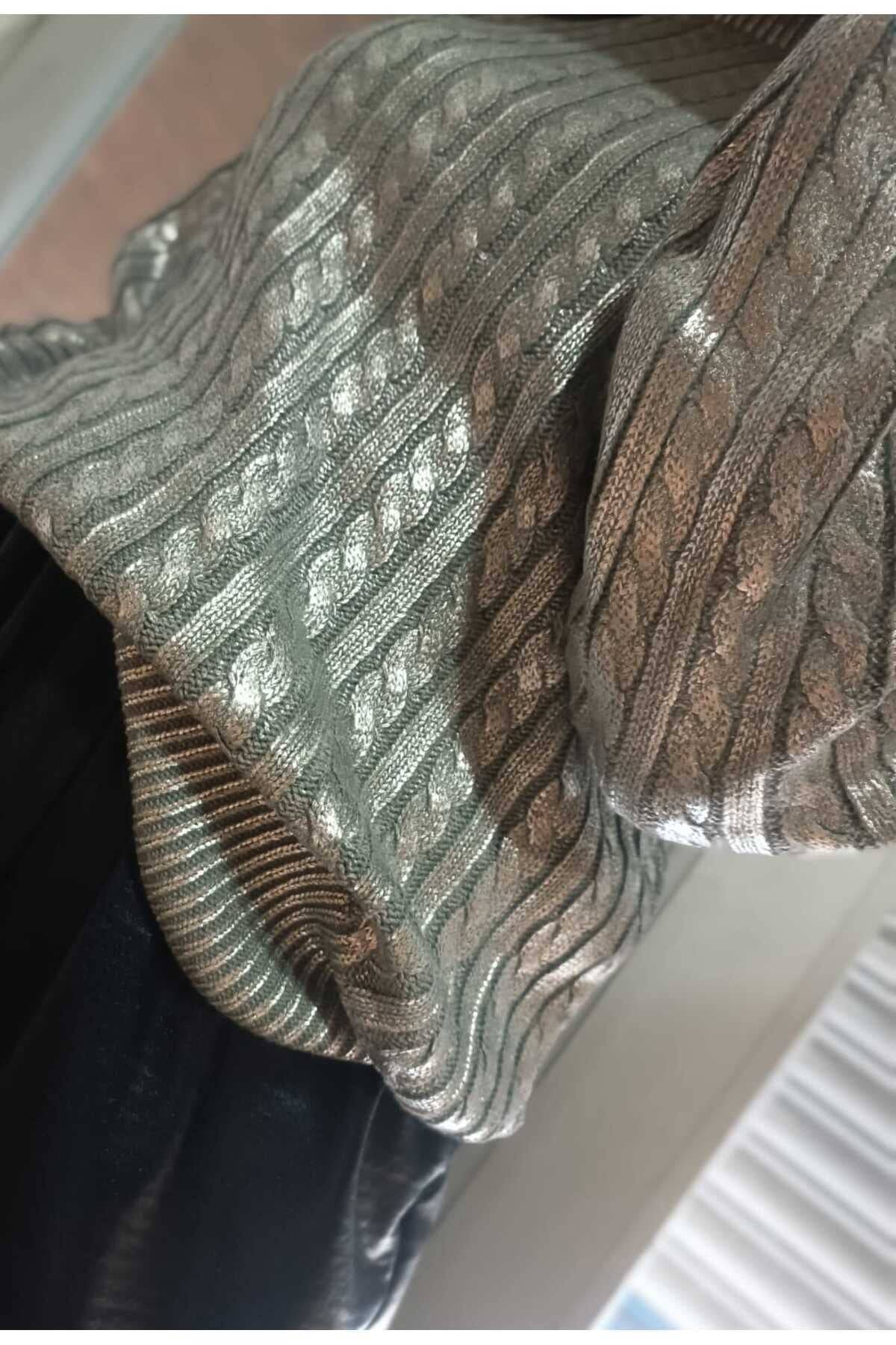 Leaf Braided Gray Sweater - Silver