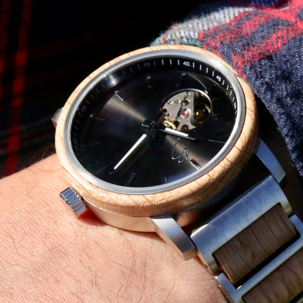 Montre Bürgi en bois de baril de whisky recyclé