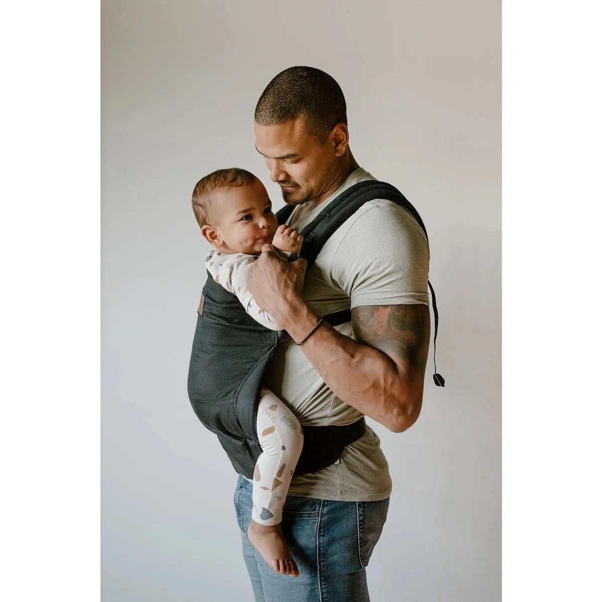 The Beluga Buckle Carrier